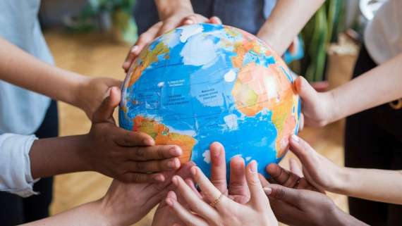 El Programa de Jóvenes Asociados (YAP) de la OCDE ofrece a los recién graduados universitarios la oportunidad de adquirir experiencia profesional y recibir orientación en las principales áreas de trabajo de la OCDE.